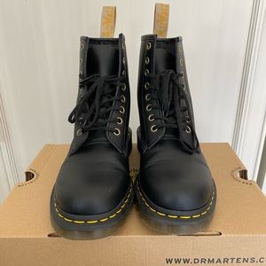 Vegan 1460 Felix Dr. Martens Boots